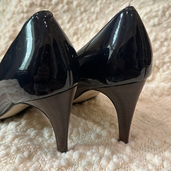 Size 11 B Cole Haan patent blue pumps. - Picture 3 of 5